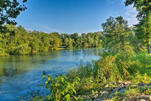 Riverfront Fishing Cabin In Heber Springs!