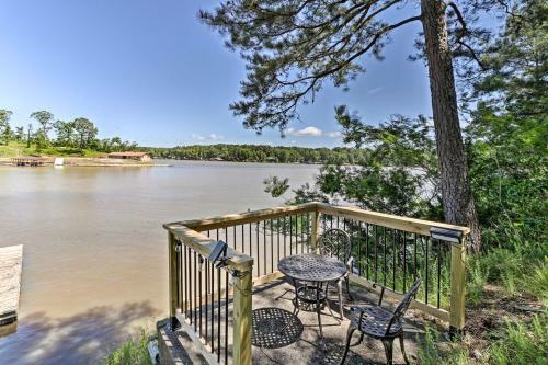 Luxe Hot Springs Oasis On Lake With Private Dock