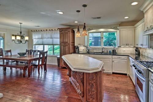 Luxe Hot Springs Oasis On Lake With Private Dock