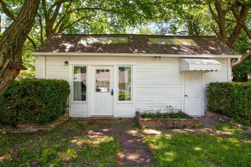 Greenhouse Cottage - Central Location