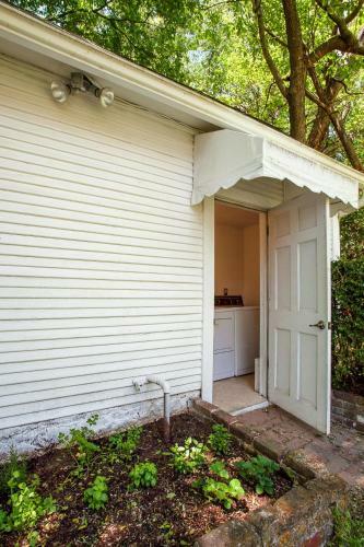 Greenhouse Cottage - Central Location