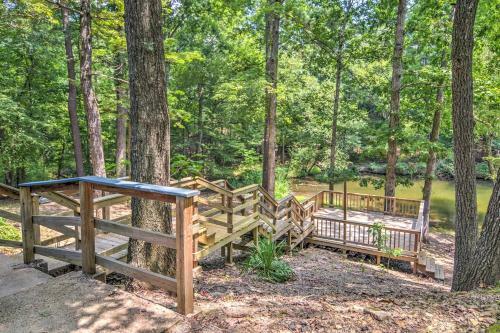 Mallards Rest Waterfront Hot Springs Home!