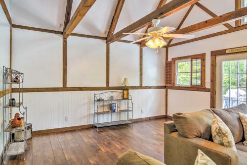 Mallards Rest Waterfront Hot Springs Home!