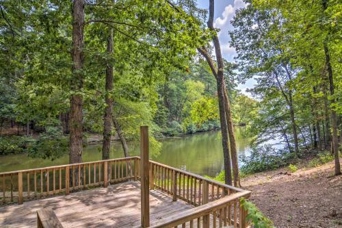 Mallards Rest Waterfront Hot Springs Home!