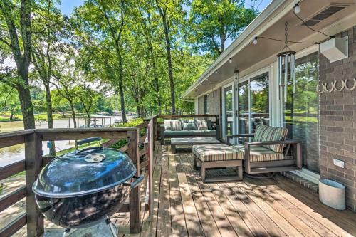 Lakefront Hot Springs Home With Updated Deck And Dock!