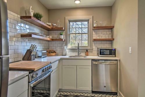 Remodeled Apartment About 2 Mi To National Park Hikes!