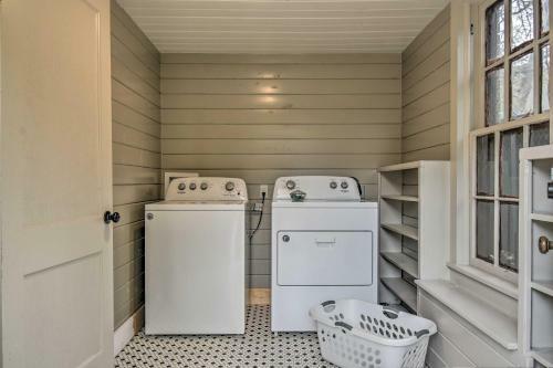 Remodeled Apartment About 2 Mi To National Park Hikes!