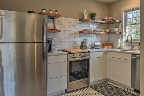 Remodeled Apartment About 2 Mi To National Park Hikes!