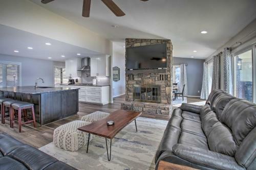 Spacious Hot Springs Escape On Lake Hamilton!