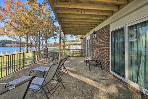 Spacious Hot Springs Escape On Lake Hamilton!