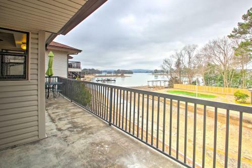 Apartamento Lakefront Condo With Resort Amenities And Balcony