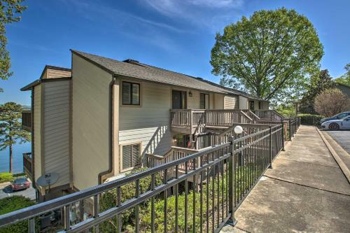 Apartamento Spacious Lakeside Condo With Private Boat Slip!