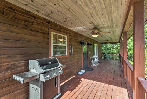 Creekside Hideaway Home With Fire Pit And Creek Access!