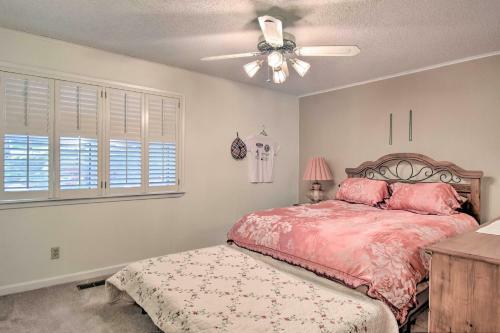 Lakefront Retreat With Deck, Dock And Resort Amenities