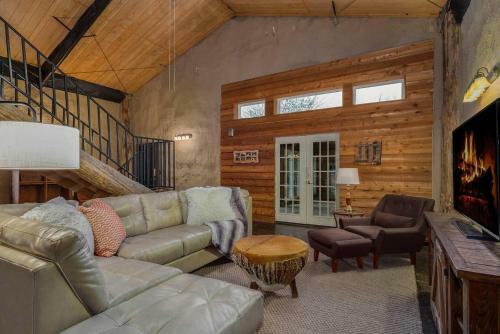 Pool Open! - The Hobbit House - Unique Arkansas Getaway!
