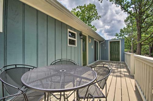 Omaha Apartment 3 Mi To Cricket Creek Marina!