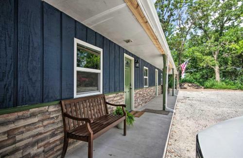 Omaha Apartment 3 Mi To Cricket Creek Marina!
