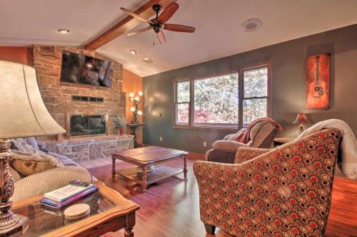 Spacious Getaway With Game Room And Norfork Lake View!