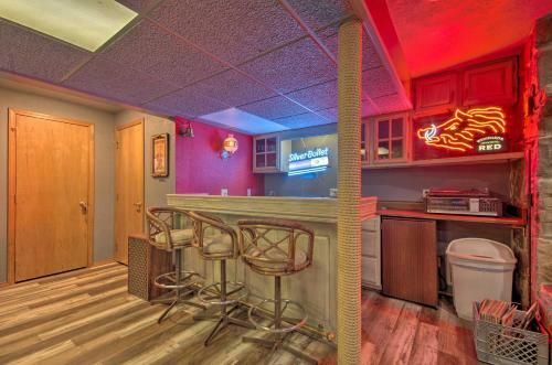 Spacious Getaway With Game Room And Norfork Lake View!