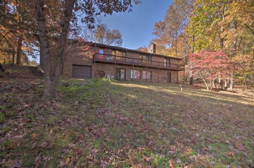 Spacious Getaway With Game Room And Norfork Lake View!