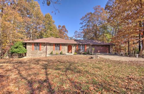Spacious Getaway With Game Room And Norfork Lake View!