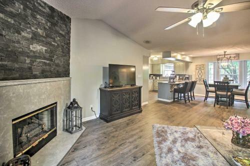 Modern Hideaway With Deck And Fireplace, Near Golf
