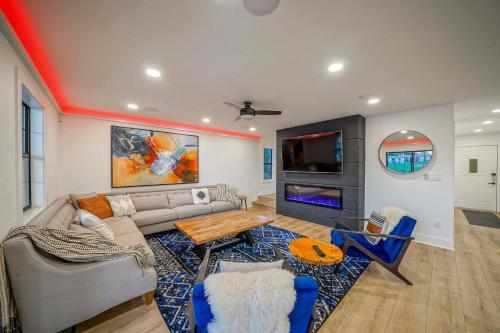 Upscale Grand Point Escape On Lake Hamilton