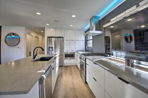 Upscale Grand Point Escape On Lake Hamilton