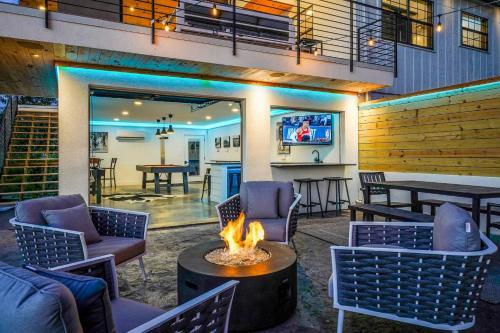 Upscale Grand Point Escape On Lake Hamilton