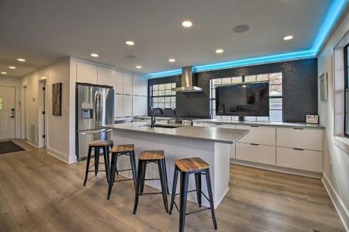 Upscale Grand Point Escape On Lake Hamilton