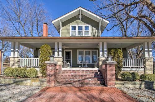 Updated Escape With 2 Fire Pits, 7 Mi To Lake!