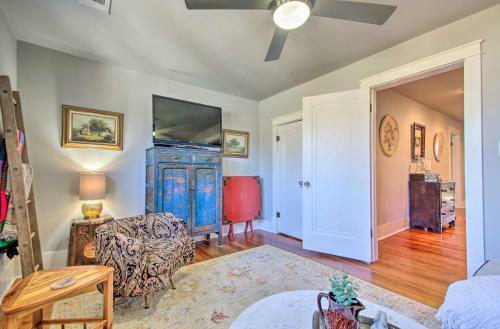 Updated Escape With 2 Fire Pits, 7 Mi To Lake!