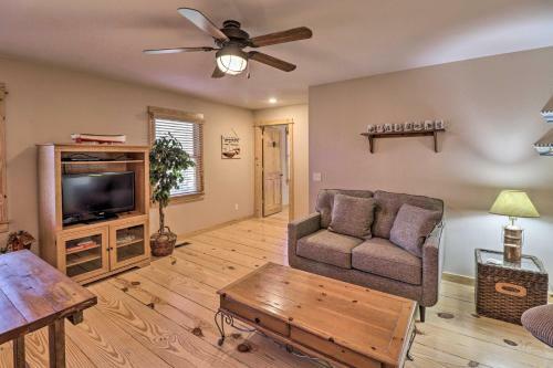 The Captains Quarters In Rogers Dog-friendly