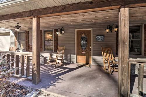 The Captains Quarters In Rogers Dog-friendly