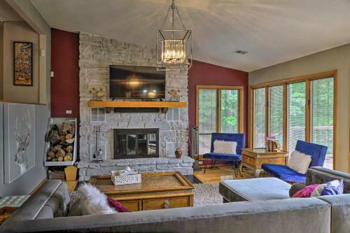 Beaver Lake Home With Views And Private Pool!