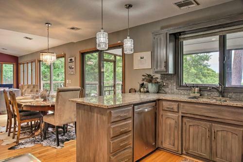 Beaver Lake Home With Views And Private Pool!