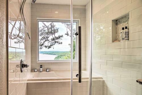 Beaver Lake Home With Views And Private Pool!