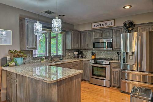 Beaver Lake Home With Views And Private Pool!