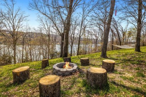 Paddle Point - Lake Access - Hot Tub Open!
