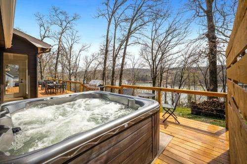 Paddle Point - Lake Access - Hot Tub Open!