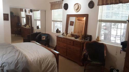 Hostal Winterfell Inn - No Extra Fees, Dog Friendly, King Bed