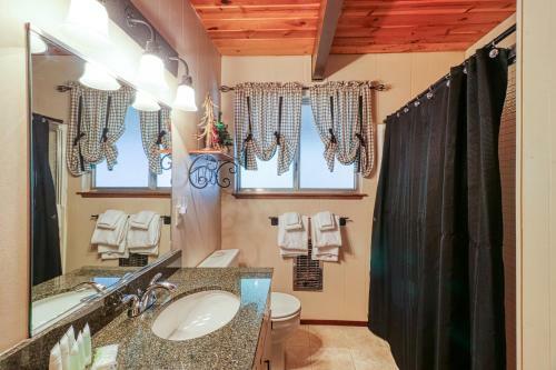 4 Bed 2 Bath Vacation Home In Arnold