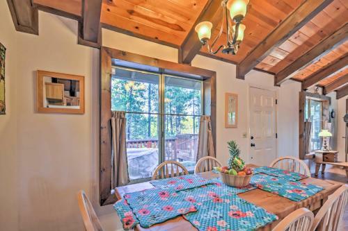 Cozy Arnold Hideaway With Serene Wooded Views And Deck