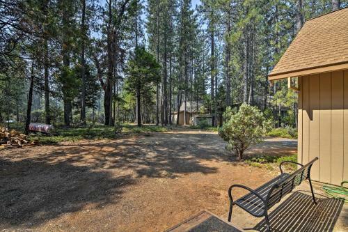 Cozy Arnold Hideaway With Serene Wooded Views And Deck