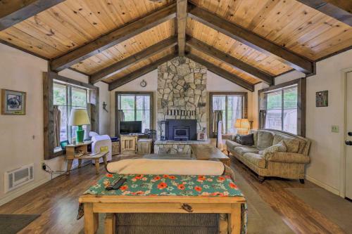 Cozy Arnold Hideaway With Serene Wooded Views And Deck