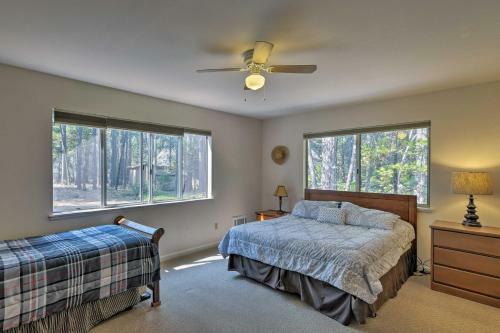 Cozy Arnold Hideaway With Serene Wooded Views And Deck