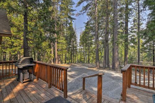 Cozy Arnold Hideaway With Serene Wooded Views And Deck