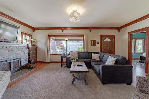 Classy Craftsman