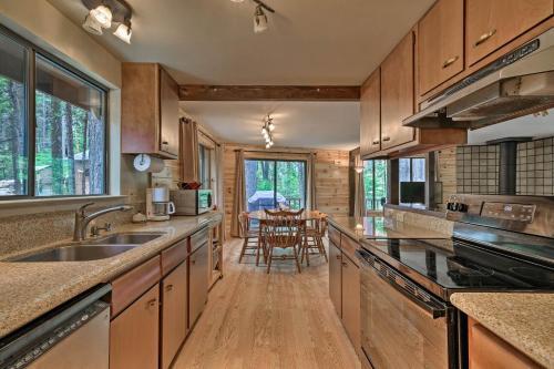 Cabin With Bbq Deck, Near Big Trees State Park!