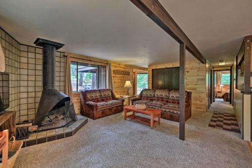 Cabin With Bbq Deck, Near Big Trees State Park!